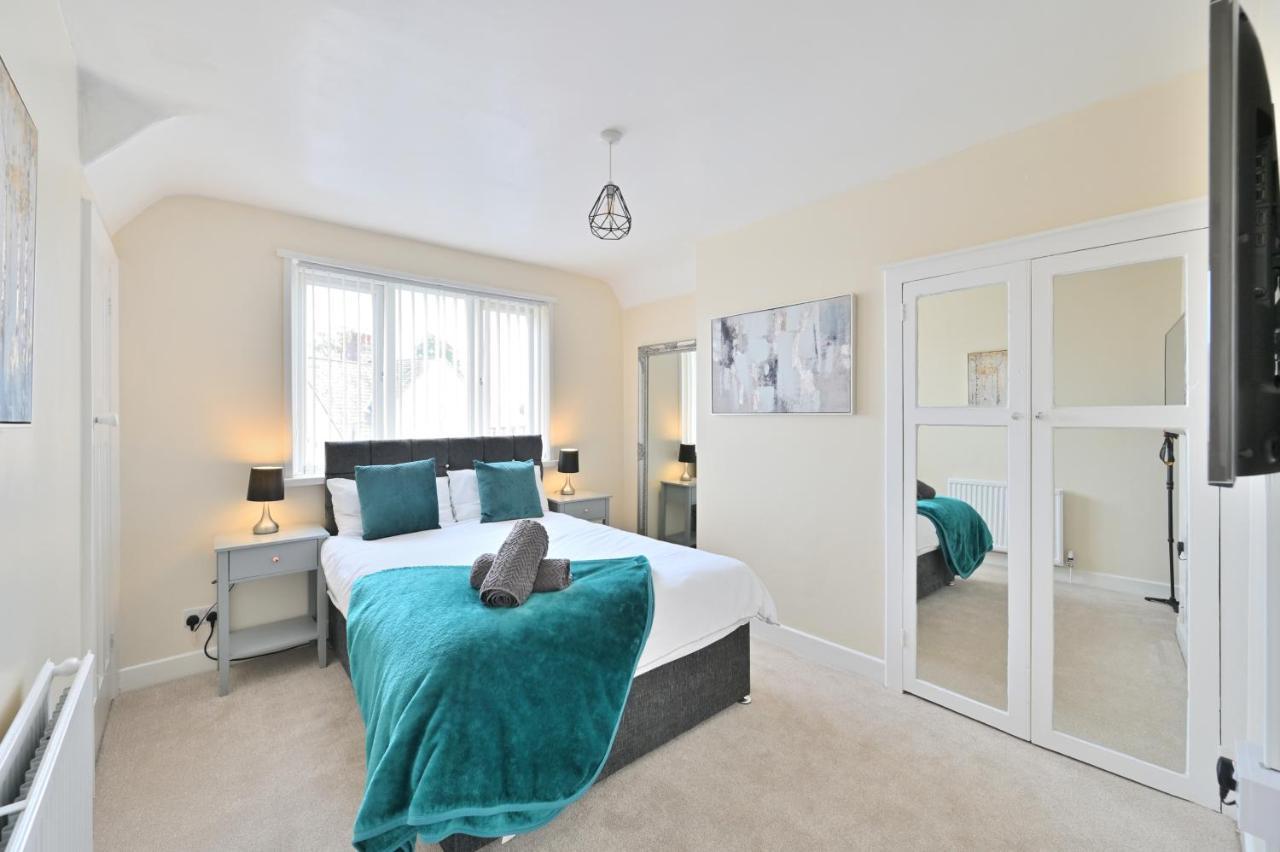 فيلا Sleek And Stylish 3 Bed In Bolton - Garden - Parking المظهر الخارجي الصورة